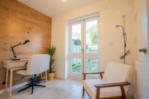 Stylish City Centre Stay | 3-Bed Home + Parking - Image 3