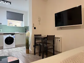 Brand new modern, quirky and stylish studio apartment - Image 3