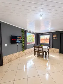 JL10 - Entire House with Pool, Wi-Fi and Garage - Image 2