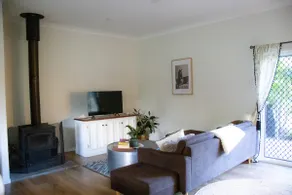 Mount Mulgowie Hideaway offgrid & dog friendly - Image 3