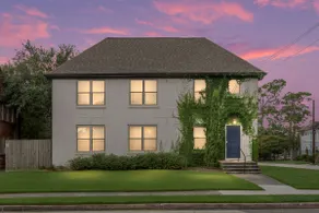 Stylish Duplex Retreat | Pool + Free Parking! - Image 5