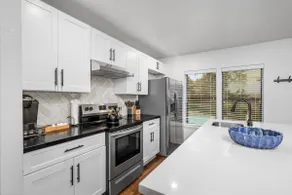 Stylish Duplex Retreat | Pool + Free Parking! - Image 4