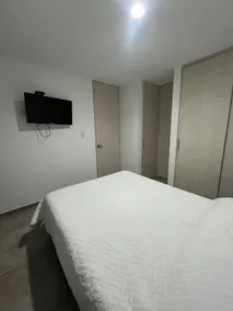 Downtown, deluxe apartment. - Image 2