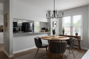 Light and Bright Condo w/POOL - WFU, Atrium Hosp - Image 3