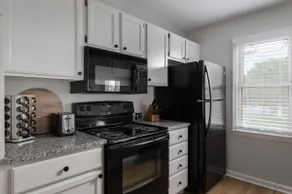 Light and Bright Condo w/POOL - WFU, Atrium Hosp - Image 5
