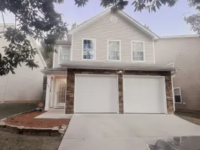 Spacious Home in Airport Area & min to Downtown - Image 2