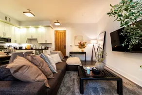 2 Kings beds family West Hollywood residence - Image 4