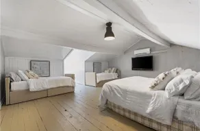 Charming historic downtown Weston loft apartment - Image 3