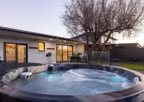Poolhouse - Image 3