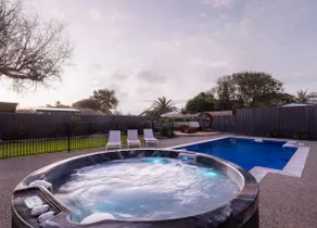 Poolhouse - Image 5