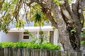 Seeside Cottage Central Bargara | Sleeps 6 + Pets - Image 4