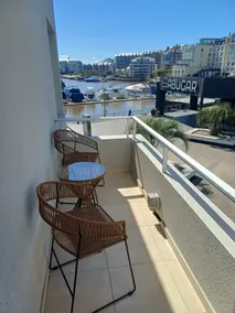 Modern loft balcony and partial bay views - Image 2