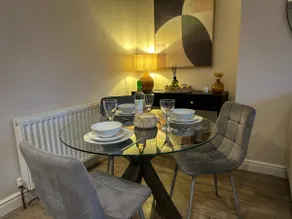 Warm & Cosy, First Floor 2 Bed Central Apartment - Image 3