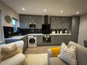 Warm & Cosy, First Floor 2 Bed Central Apartment - Image 4