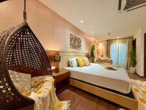 Shakespeare's CityStay|Swing|Balcony|Kitchenette - Image 2