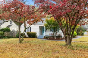 Stylish 3BR w/park view and fenced yard - Image 5