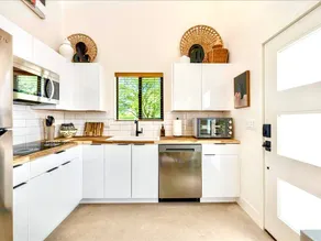 Peaceful 1BR Tree-Lined Modern Hideaway - Image 5