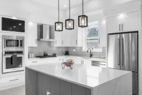 Luxe 5BR Home in White Rock • Sleeps 10 - Image 3
