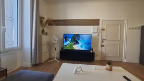 Spacious 2-bedroom near the station - Queen size bed & Netflix - Image 3