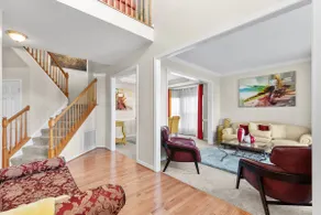 Royal Retreat Luxurious House with 4 King Beds - Image 2