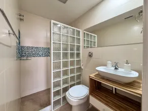 2 Quiet bedrooms just steps from the beach - Image 4