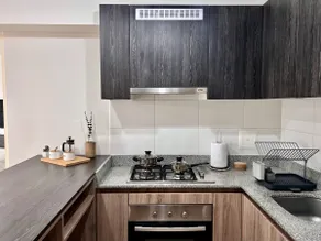 Family-friendly, ideal location, pool, gym, desk - Image 3