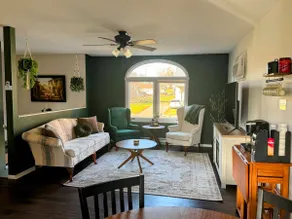 Brooklyn Bungalow Cozy House with Rural Iowa Charm - Image 3