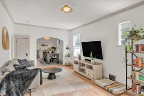 2BR Heritage Gem near Wash Park & Gaylord St Shops - Image 2