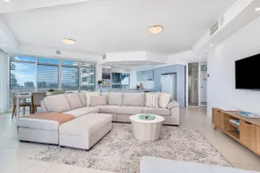 Kirra Oceanfront Views - Image 2