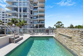 Kirra Oceanfront Views - Image 4
