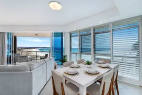Kirra Oceanfront Views - Image 5