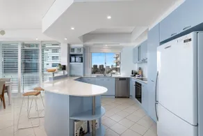 Kirra Oceanfront Views - Image 3