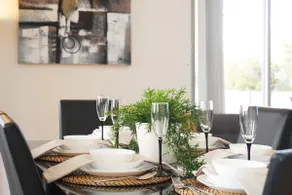 3BR Apt with Balcony & Parking Near Shops! - Image 5