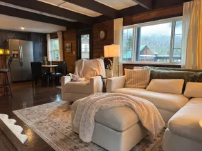Alpine Retreat|Fireplace, Forest Views&Cozy Charm - Image 4