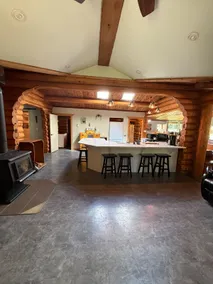 Queest Cabin — Cozy Log Retreat Near Trailhead - Image 2