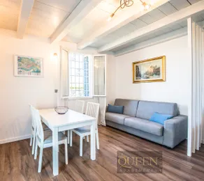 Queen Home Emanuelle - Image 5