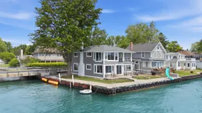 Waterfront River Retreat w/ Dock & Freighter Views - Image 2