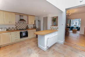 Oxford 3-Bed House | Walk to City | 2 Bathrooms - Image 4
