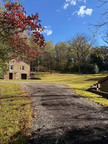 The Old Stonehouse - Walking trails & creek - Image 2