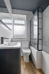 Spacious 5‑Bed House in Pontypridd CF37, Sleeps 10 - Image 5
