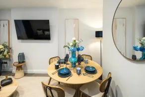 Stylish 1-Bed Flat Near Barons Court Station - Image 3