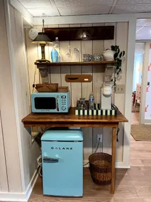 lobster-themed private suite with own entrance - Image 3