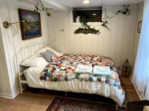 lobster-themed private suite with own entrance - Image 2