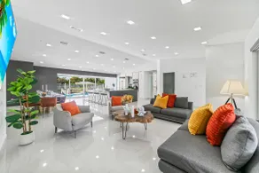 Miami Luxury Escape • Heated Pool_Jacuzzi_BBQ - Image 2