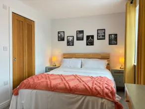 4BR - 3BA - Fast Wi-Fi - Free Parking - Garden - EV Point - Image 3