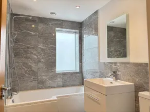 4BR - 3BA - Fast Wi-Fi - Free Parking - Garden - EV Point - Image 5
