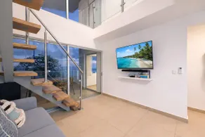 Luxury Oceanfront Penthouse w Loft and 2 Balconies - Image 2