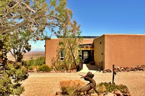 Inn The Sky Main House Sleeps 8 Firepit - Image 3