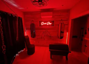 Romantic Red Room - Adults Only Couples' Retreat - Image 2
