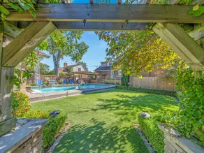 Home in Windsor/Essex - Image 4